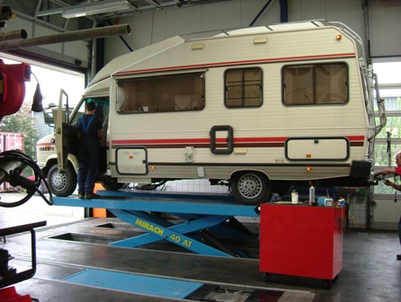 Onze werkplaats heeft een uitstekende capaciteit voor o.a. campers